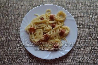 Спагеті з сосисками осьминожки
