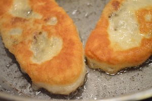 Смажені пиріжки з картоплею і печінкою - рецепт на дріжджовому тесті