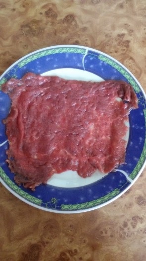 Відбивні з яловичини з сиром і помідором - готуємо покроково з фото