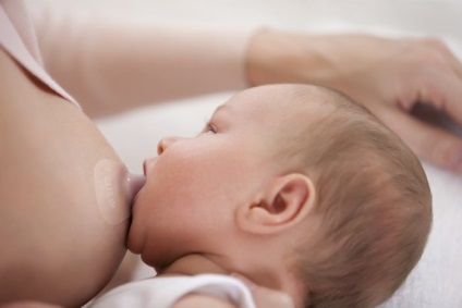 Дитина кусає під час годування грудьми, що робити, поради Комаровського
