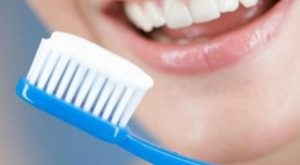 Відбілювання зубів в домашніх умовах найкращий спосіб