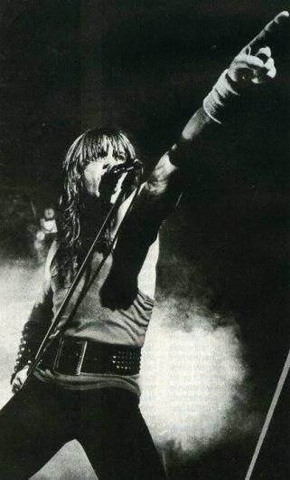 Британський рок-музикант Дікінсон Брюс біографія з фото