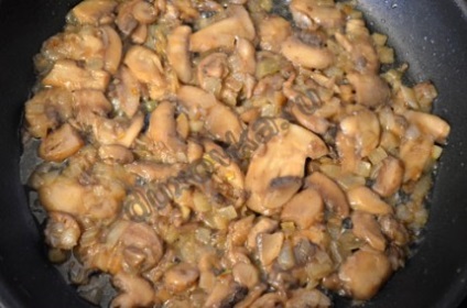 Салат з курячою печінкою і грибами - рецепт з покроковими фото