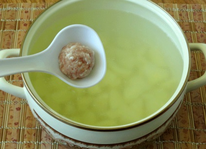Суп з фрикадельками і вермішеллю, як приготувати, калорійність, рецепт з фото