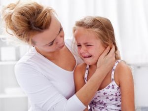Гній з вуха у дитини причини і лікування