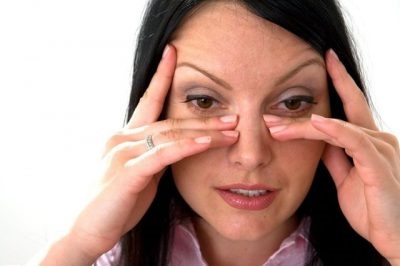 Чому виникає свербіж в очах і як це лікувати