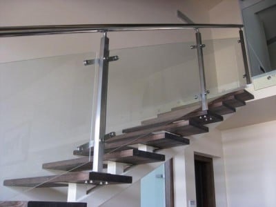 Balkonok a lépcsők - rögzítő és szerelési technikák
