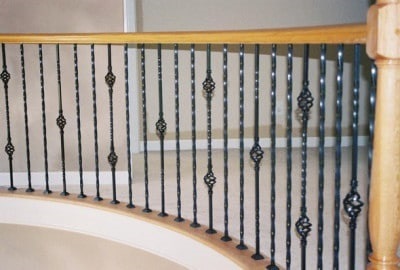 Balkonok a lépcsők - rögzítő és szerelési technikák