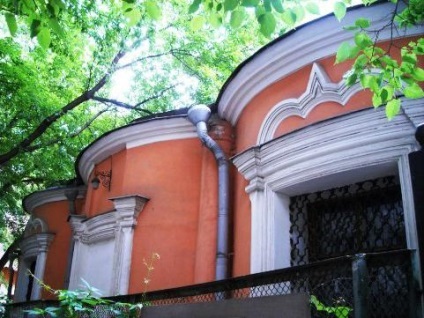 A figyelemre méltó Temple feltámadás Bryusov Lane (Slovusheye) Ami figyelemre méltó temploma feltámadás Bryusov Lane