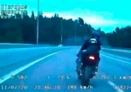 Vajon jobb DPS motorkerékpár hajsza, hogy a közlekedési rendőrök üldözőbe lovas