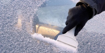 Hogyan lehet gyorsan és biztonságosan tisztítható az autót jég