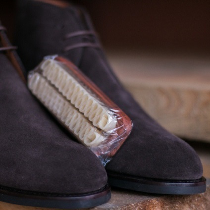 Як чистити замшеві чоботи в домашніх умовах