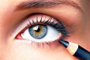 Hogyan kell festeni a ceruza szemfesték ajánlások létrehozása annak képét