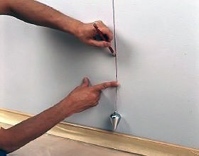 Ahogy tapéta ragasztó a falra rendesen irányítani a képek és videó