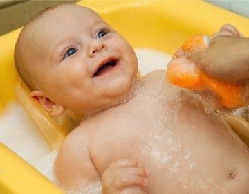 Hogyan fürödni egy baba, baby