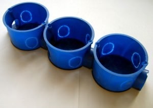 Hogyan változtassuk meg a socket a ház egy dupla jobbra és a normál (jobbra) Hogyan változtassuk meg a tokot a ház megfelelően és a szokásos dupla
