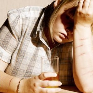Hogyan segíthet a fia abbahagyni az ivást, okainak alkoholfüggőség, a gyakorlatban a szabadulás