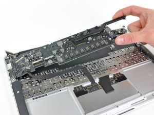 Hogyan szétszedni laptop Apple MacBook 11 „levegő részletesen