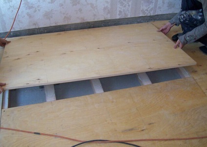 Hogyan hozzunk létre egy durva padlón a faház saját kezűleg összeállítására fagerendák, az eszközt,
