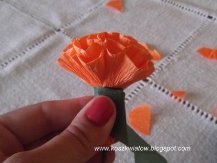 Hogyan készítsünk egy virágot papírból kezeddel a liliom, szegfű és a japán Sakura