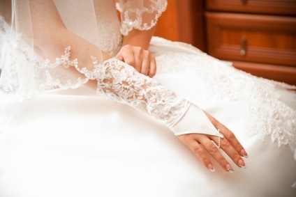 Hogyan válasszuk ki egy esküvői kesztyű, vagy varrni a saját kezét