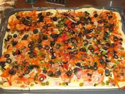 Receptek otthoni főzés - pizza kolbásszal, burgonyával