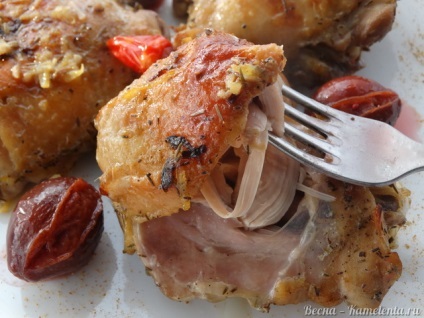 Citromos csirke recept egy fényképet sült csirke citrommal és fokhagymával a sütőben