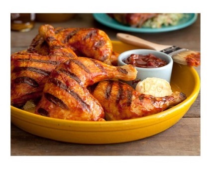 Pác grillezett csirke - a pác grillezéshez csirke (tyúk) Pác grillezett csirke - a pácolt csirke a grill