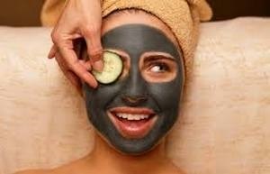 A maszk fekete agyag arc alkalmazásának hatásait, receptek, vélemények