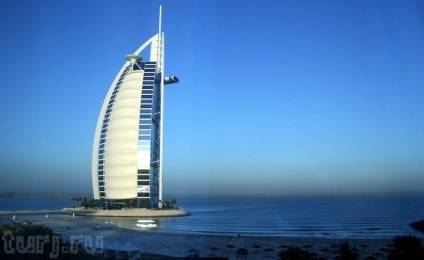 Egyesült Arab Emírségek, Dubai Burj Al Arab - a fehér vitorla közepén az öböl (Dubai) Egyesült Arab Emírségek, Dubai Burj Al Arab - a fehér vitorla közepén az Öböl