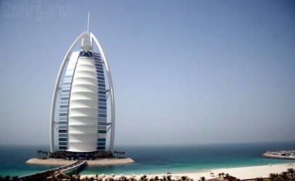 EAE, Dubai Burj Al Arab - a fehér vitorla a közepén az Öböl (al-arab) Egyesült Arab Emírségek, Dubai Burj Al Arab - a fehér vitorla közepén az Öböl