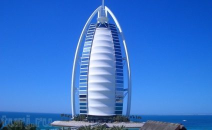 Egyesült Arab Emírségek, Dubai Burj Al Arab - a fehér vitorla közepén az öböl (Dubai) Egyesült Arab Emírségek, Dubai Burj Al Arab - a fehér vitorla közepén az Öböl