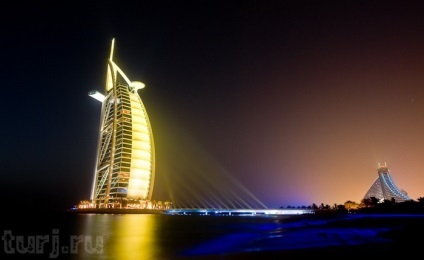 Egyesült Arab Emírségek, Dubai Burj Al Arab - a fehér vitorla közepén a Bay (Burj) Egyesült Arab Emírségek, Dubai Burj Al Arab - a fehér vitorla közepén az Öböl