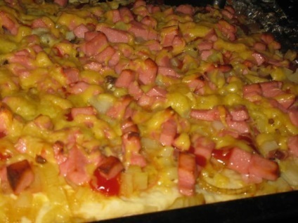 Pizza burgonyával - Receptek képekkel (főzés). Pizza burgonyával - Receptek képekkel