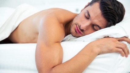 Miért alvás meztelen jót tesz az egészségnek