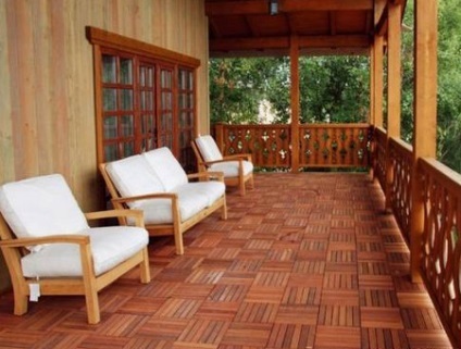 Szex a tornácon a kezével, nasha besedka (latni a verandára) Szex a tornácon a kezével, nasha besedka