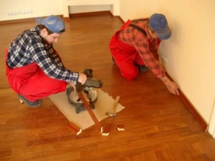 Megfelelő telepítés a padlóléceink, mint a mount műanyag lábazat a padlóra, összeszerelés és telepítés