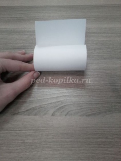 Egyszerű kézműves papírcsíkok gyerekeknek