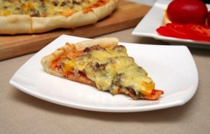 Receptek pizza darált hússal, a titkot a komponensektől és hozzáadott