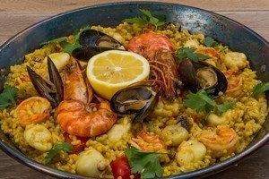 Recept Paella csirke, tenger gyümölcsei és a rák