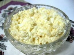 Rolls sajttal és fokhagymás vagy töltött sonka - finom ünnepi előétel recept egy fotó