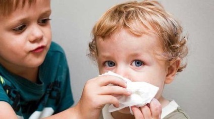 Takony, köhögés nélkül a gyermek hőmérsékletét, a fő okai, kezelése