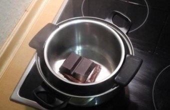 Módszerei, hogyan olvad a csokoládét vízfürdőben, a mikrohullámú sütőben és