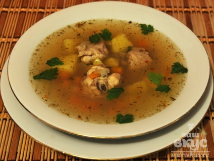 Leves csirke és hal (lépésről lépésre recept fotók) (egy babérlevél) Leves csirke és hal (lépésről lépésre recept fotók)
