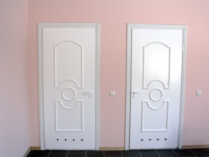 Telepítése ajtók a fürdőszobában Hogyan lehet a telepítés a saját kezét