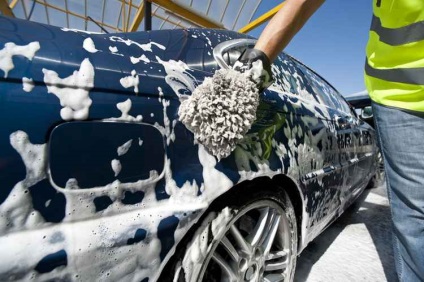 A zsírtalanított polírozás előtt a kocsiszekrény, mint akkor tisztítsa meg a felületet