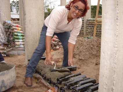 Ház a műanyag palackok saját kezűleg a technológia Bolívia (Bolivia) Ház a műanyag palackok saját kezűleg a technológia Bolívia