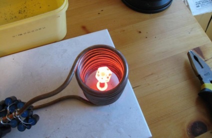 Hogyan készítsünk villanybojler kezét, házi elektróda szerelvényt egy családi ház