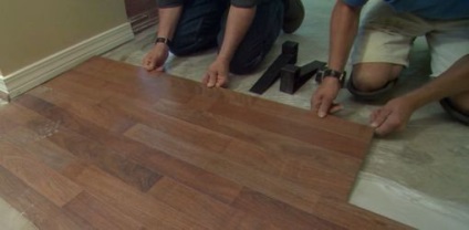 Hogyan, hogy összehangolják a padlót a kezüket hasznos információkat és tippeket a padlókiegyenlítôk és hogyan kell eljárni