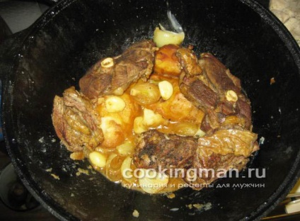 Sült burgonya a húst egy üst - főzés férfiak